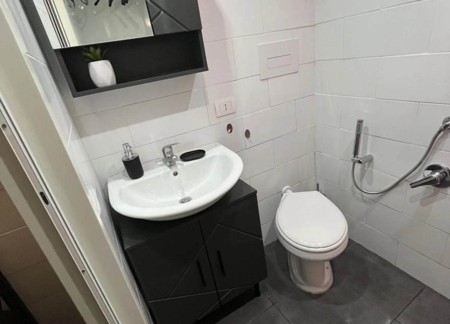 Apartment Essential Small House Naples Italy