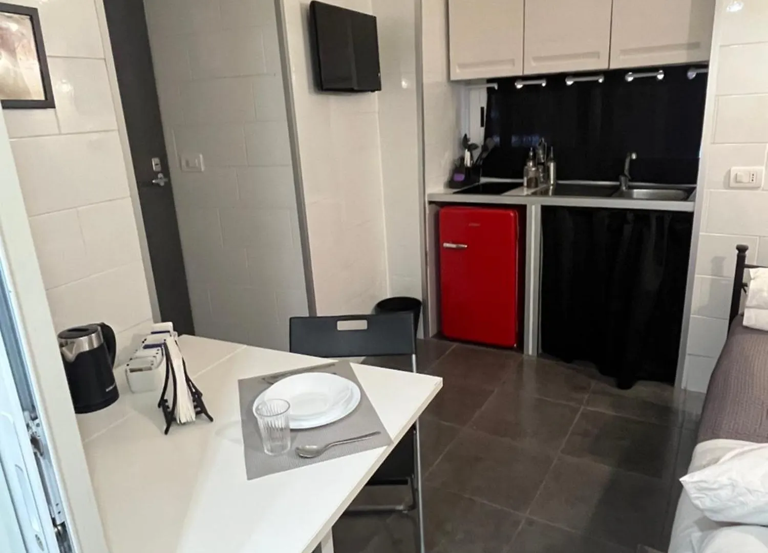 Essential Small House Naples